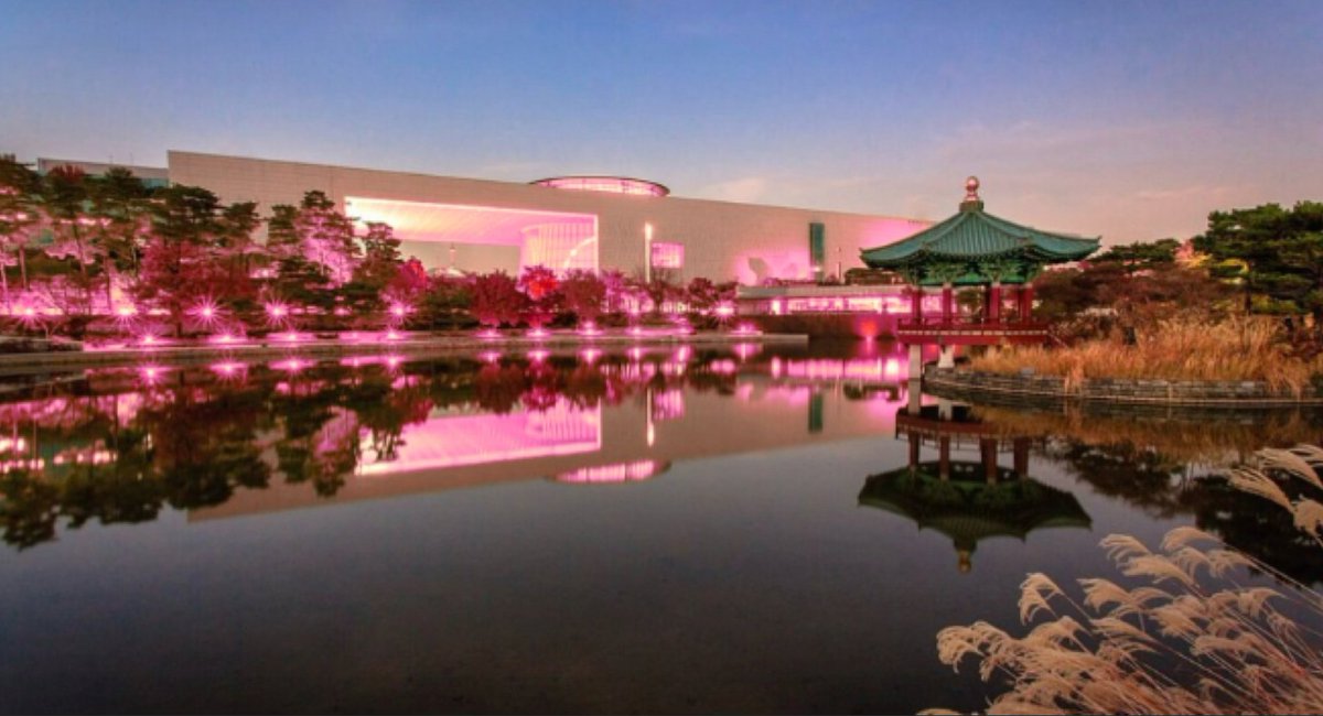 กรี้ด ของจริงต้องสวยมากแน่ BLACKPINK คัมแบครอบนี้ Pre-Listening ที่  พิพิธภัณฑสถานแห่งชาติเกาหลีไปเลยยย