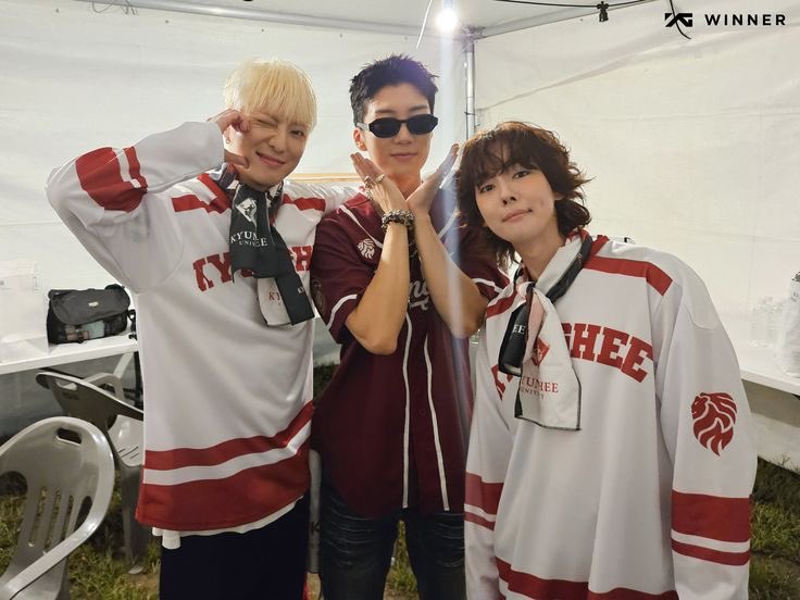 yganjd's tweet image. If Song Mino of WINNER is sentenced to three years in prison on charges of evading military service  , WINNER will only have two options left:
either continue as three members with Mino leaving the group 
or disband entirely

📰: m.entertain.naver.com/home/article/2…