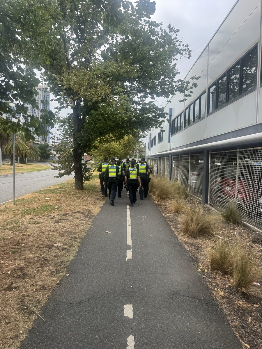 Heartwarming to see <a href="/VictoriaPolice/">Victoria Police</a> out deployed today to bash Australia citizens in order to protect a war criminal 
#HerzogNotWelcomeHere
