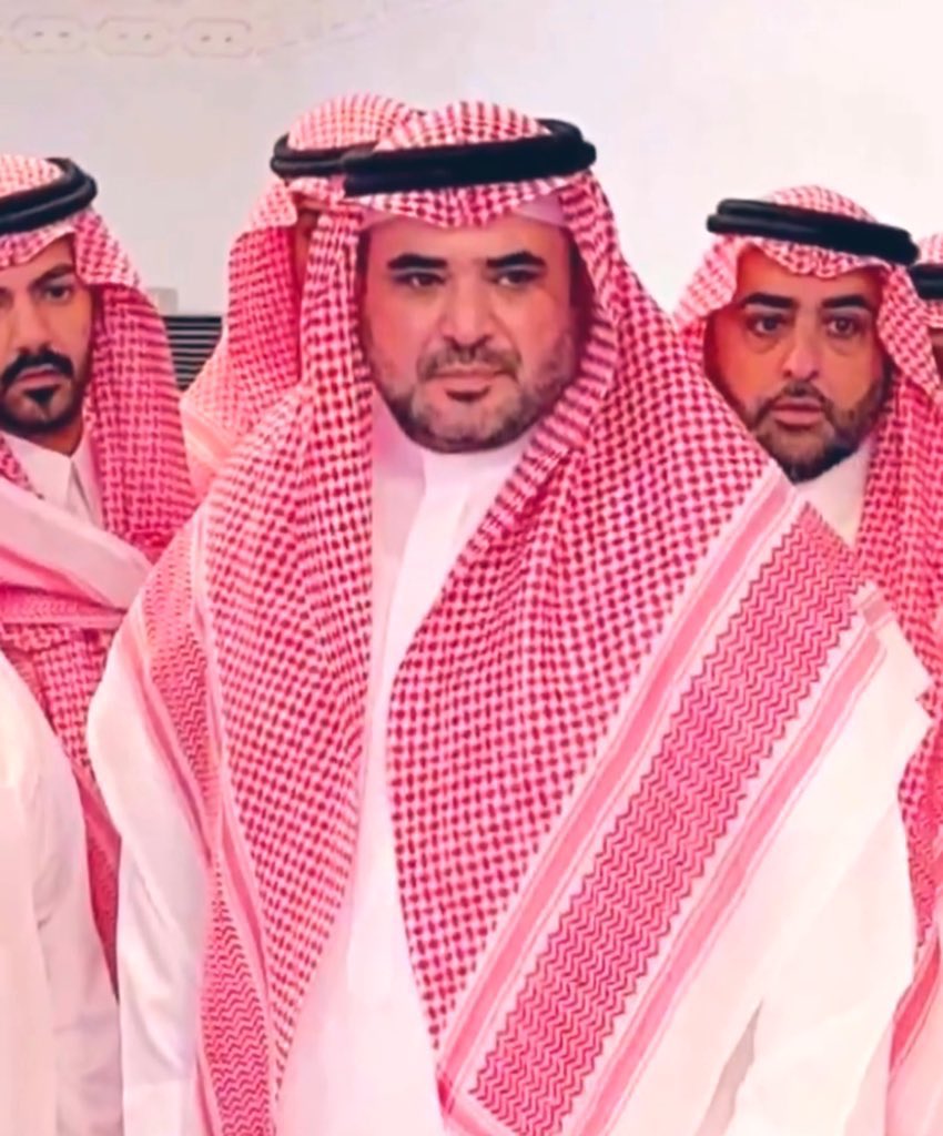 معالي #سعود_القحطاني ❤️

في طاعة الله لايجي عندك اهمال
اطلب رضا اللي كلبونا عبيده 
وطاعة ولي الأمر ماتقبل جدال
جت في كتاب الله وسنة أكيده . . •••