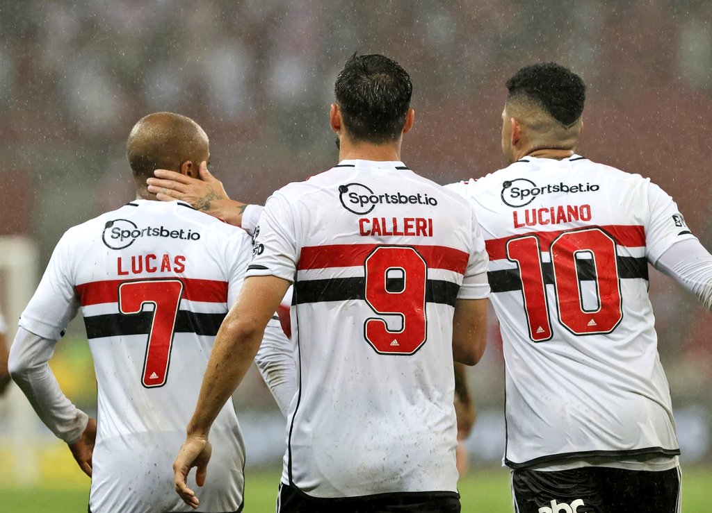 obrigado por tanto, sempre serão um de nós! carregam o mesmo sentimento.