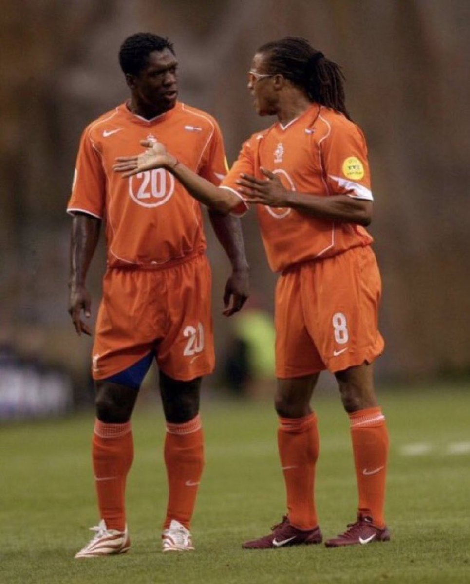 🇳🇱 Seedorf e Davids. Euro 2004.

Nostálgico!