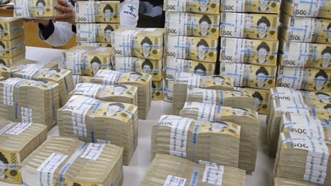 gottaeng777's tweet photo. 알티하면 설날에 세뱃돈 100억 받는 짤 💵🍀 https://t.co/CiEekylDcT