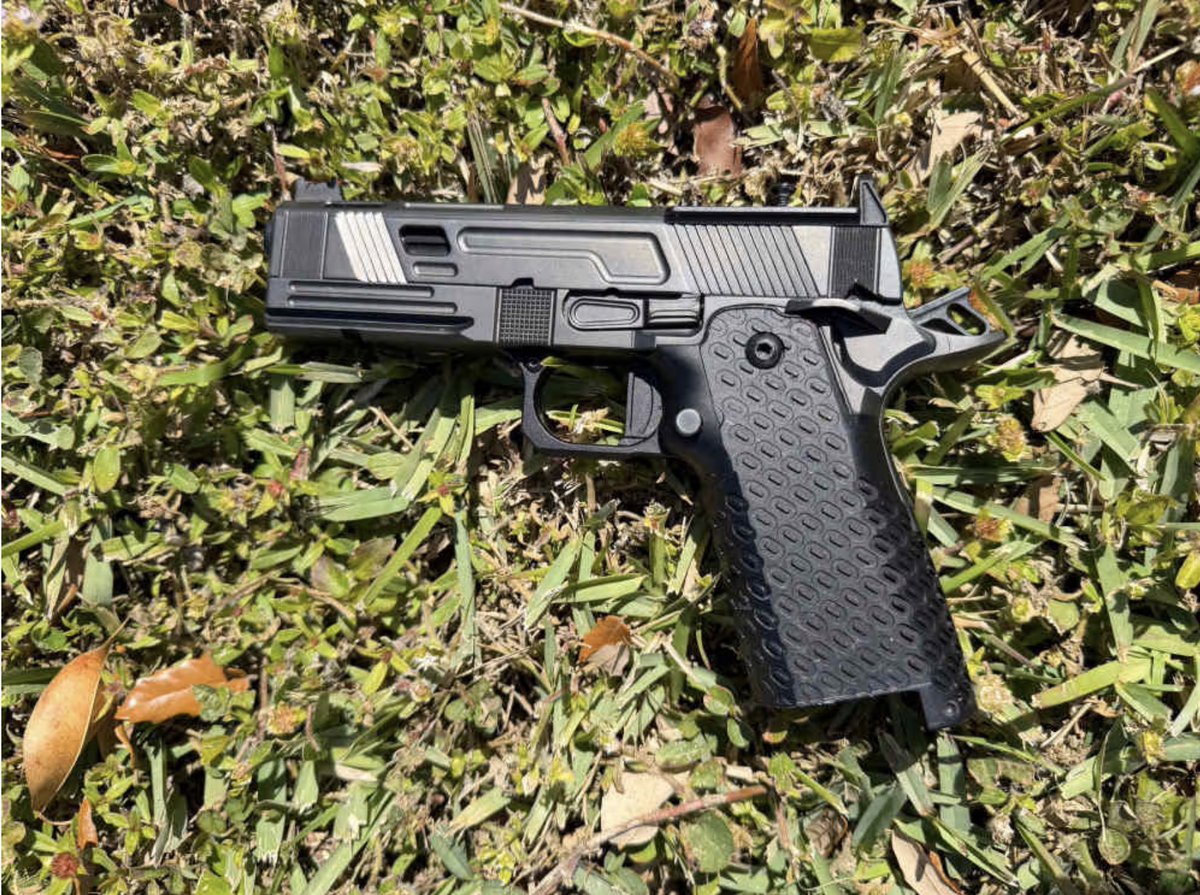 GunBroker's tweet image. 🔥 Fowler Industries Vanta 9k DLC Ported 9mm 
💥 See it here: bit.ly/4rcglSy

💬 Ported 9mm: worth it for faster follow-ups, or too much blast for the gain?

#Gunsdaily #FowlerIndustries #9mm