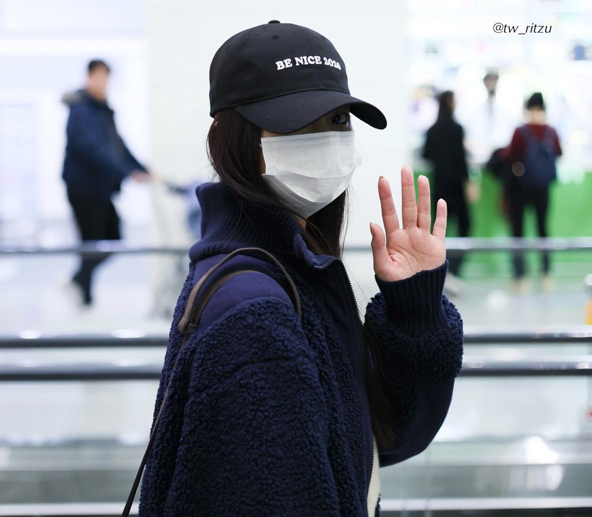 tw_ritzu's tweet photo. 260212 ICN

BE NICE 2026 🧢

#TWICE #트와이스 
#TZUYU #쯔위 #子瑜 #ツウィ https://t.co/HWTtQYiOwA