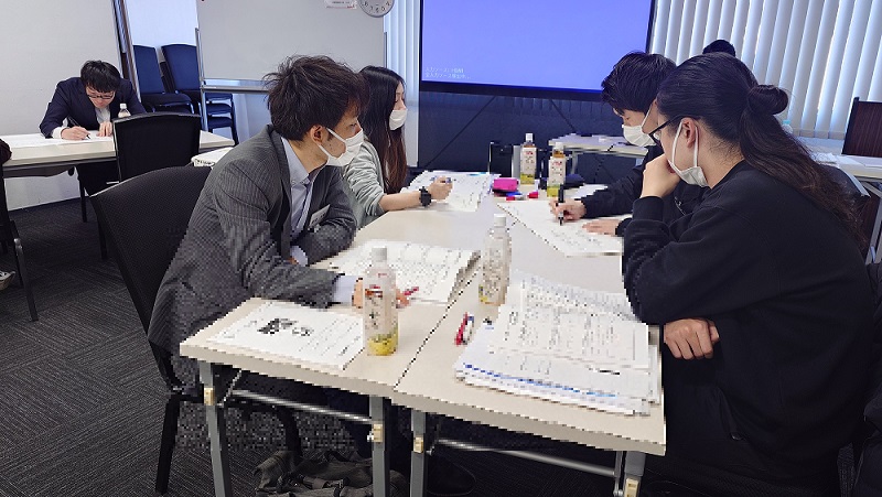 orangearch_rec's tweet photo. 【技術と人の力で、信頼と共感に基づく未来を創る企業へ】
『人的資本 = 育成・成長 最優先！』の行動指針のもと 
職場での問題発見、問題解決策検討を体験
議論後すぐにフィードバックを行い、会議での自身の立ち位置や姿勢に気づきを得ました
#オレンジアーチ #いっしょに働こう #スペシャリスト集団 https://t.co/Fx6I3X0gM2