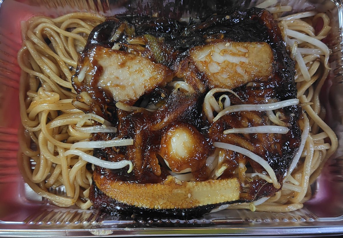 2/12(木)
本日もランチ営業中です〰
昼11:00〜〜14:00 (13:30L.O)
巣鴨は曇り空☁
気温8.0℃　湿度34%
穏やか冬ですね～
#ラーメン　#巣鴨　#焼きそば