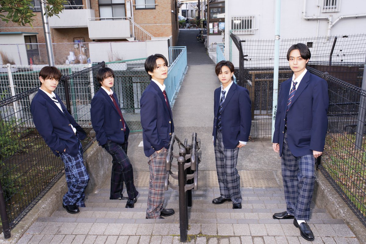 ACEes、青春感あふれる制服姿を披露❗️
『ベツコミ』巻頭グラビア＆インタビュー
oricon.co.jp/news/2435590/f…

『ACEes学生証』など
お宝ショット満載の厚紙ピンナップも

#ACEes