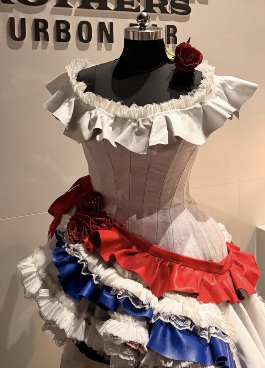 look into #LittleMissDramaTour VIP Cardi's dresses on display from SNL, Met Gala and Grammys. 😍