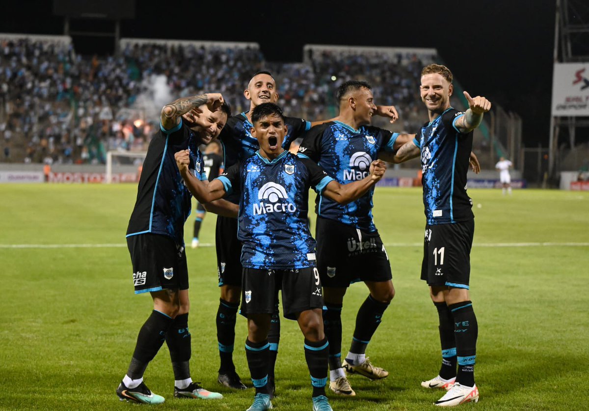 TurcoAbraham20's tweet photo. 3 cosas. La 1°: saquen el abono no más, este equipo tiene el paladar del hincha jujeño. La 2°: en el norte manda el Lobo, con equipos salteños, tucumanos y santiagueños, casi siempre le va bien. Tercero: que a la serie la cierre Fores López, jujeño de pura cepa, vale doble. https://t.co/B20E4DKF9d
