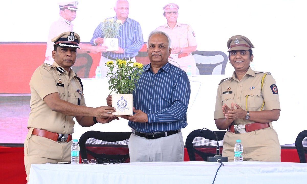 IPSBhushanKumar's tweet photo. Had the privilege of addressing DySP and PSI cadets at the Maharashtra Police Academy, Nashik on Stress Management and Emotional Intelligence. We reflected on how inner stability strengthens leadership and resilience in uniformed service. Inspiring to see young officers. https://t.co/59IprSb28a