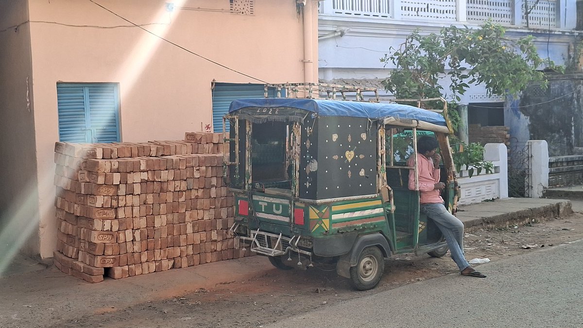 Rohan11235813's tweet photo. Respected @DC_Dumka Shri Abhijeet Sinha IAS Sir,
With due respect, I wish to bring to your kind notice that some bricks have been placed in front of my shop, blocking my entrance and affecting my livelihood. https://t.co/Z3jMKn7NTL