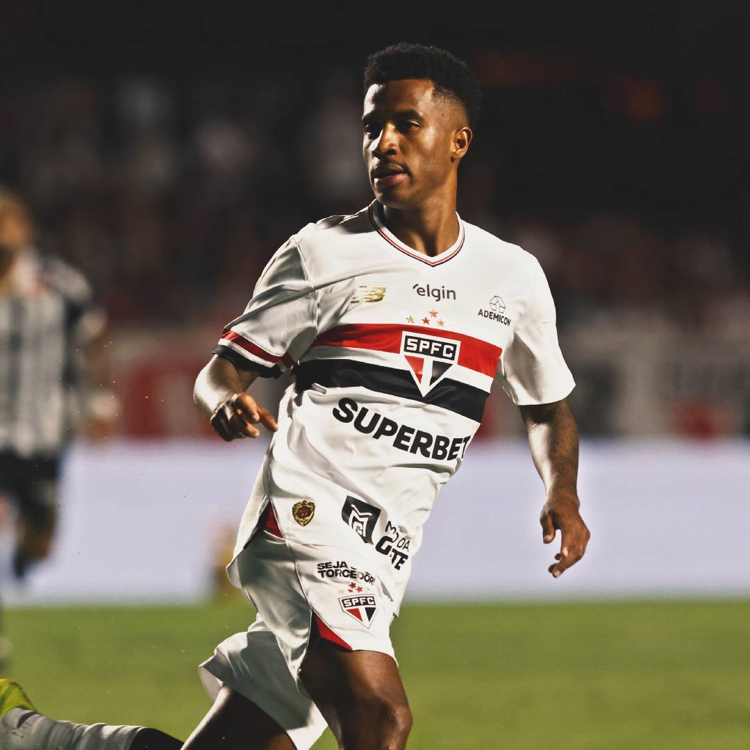 Marcos Antônio em São Paulo 2-0 Grêmio:

85 minutos
80 ações com a bola (!)
95% de acerto nos passes (69/73)
100% de acerto nos passes longos (3/3)
2 chances criadas
1 chance clara criada
4 bolas recuperadas (!)

Maestro do meio-campo! 🎩🇪🇬