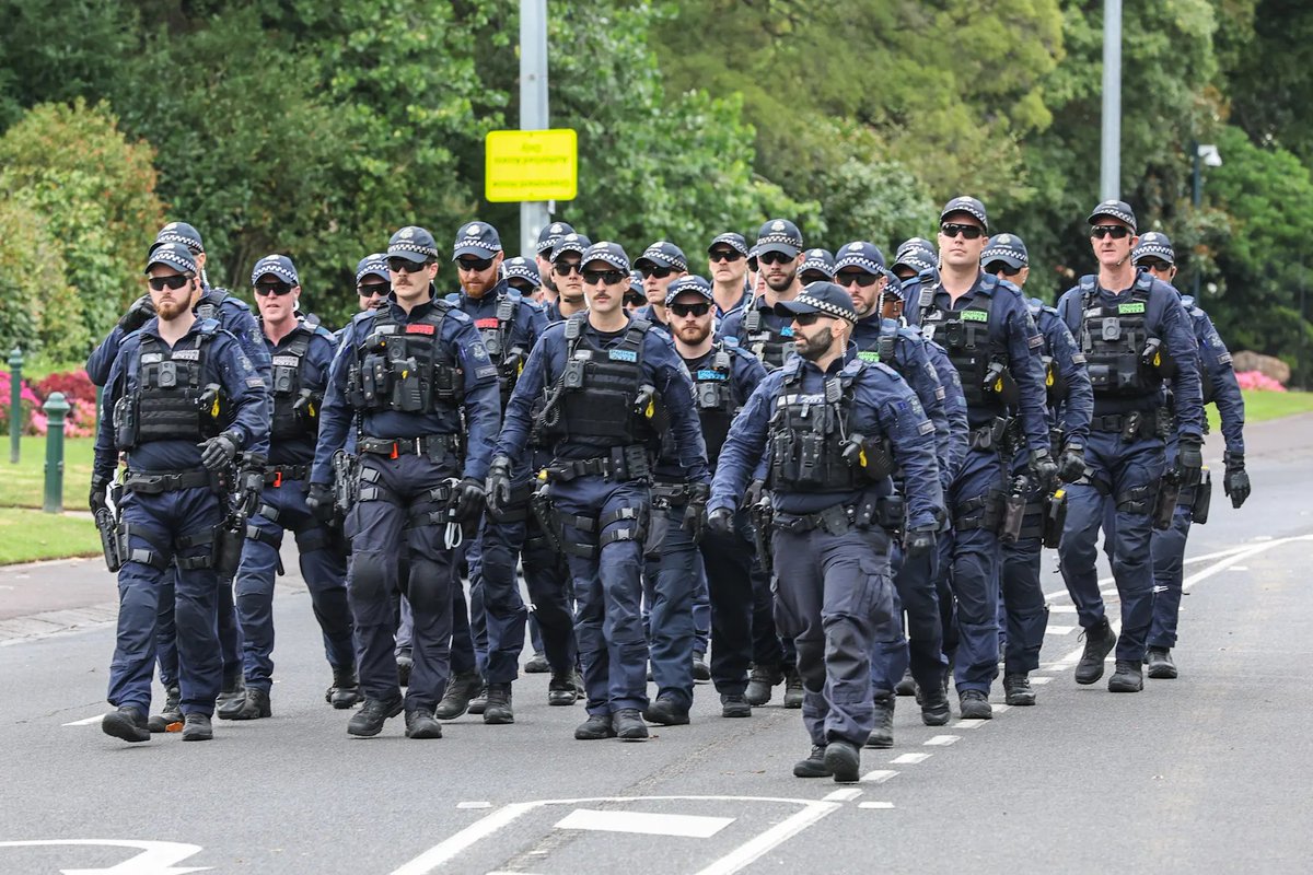 ShpongledHard's tweet photo. victoria police today protecting Herzog. is anyone else noticing anything? https://t.co/S0ebrZ34By