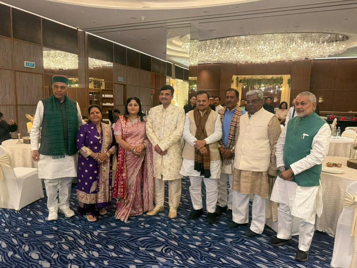 बहराइच के मा सांसद #DrAnandKumarGond जी के वैवाहिक जीवन की 25वीं वर्षगांठ की हार्दिक बधाई एवं शुभकामनाएँ ईश्वर से प्रार्थना है कि आप दोनों का दांपत्य जीवन सदा प्रेम विश्वास एवं सौहार्द से आलोकित रहे तथा उत्तम स्वास्थ्य सुख समृद्धि प्राप्त हो चिरंजीवी भव <a href="/jagdambikapalmp/">Jagdambika Pal</a> <a href="/BJP4UP/">BJP Uttar Pradesh</a>