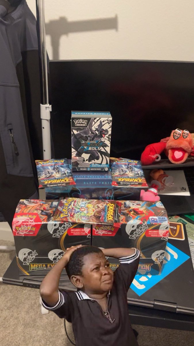 SundaesGyarados's tweet photo. One day of vending machines is crazy work , Las Vegas has been good to me๐คฃ #SpawnCamper #PokemonTCG #scalper #pokemon #megaevolution #phantasmalflames #Pokemon https://t.co/OWlnx4pDgh