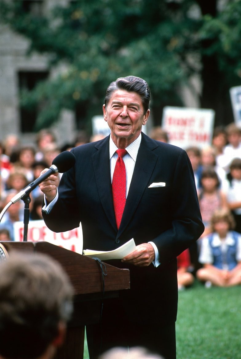 Former President Ronald Reagan tweet media