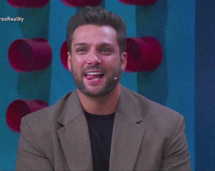 mariannerdz95's tweet photo. No se les olvide que Nicola lleva años siendo un GRAN SHOWMAN. No cualquiera tiene a dos países hablando de él todos los días. 👑🔥💚
#NicolaPorcella
#RingRoyale
TEAM NICOLA https://t.co/aegIn2NuFM