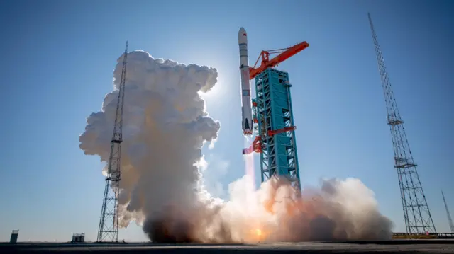 EnchantressCN's tweet image. China’s EV success came from market scale &amp;amp; supply chains. But space isn't a volume game; it's a tech frontier. SpaceX’s edge won’t be easily met by "mass production" logic. 🌌🛰️ #SpaceX #TechTalk