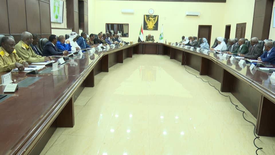 SudanTribune_EN's tweet image. Sudanese leader Abdel Fattah al-Burhan has stripped a high-level committee of its powers and transferred them to the Prime Minister, following a public outcry over an $11 million non-competitive bridge repair contract linked to figures from the former regime.…
