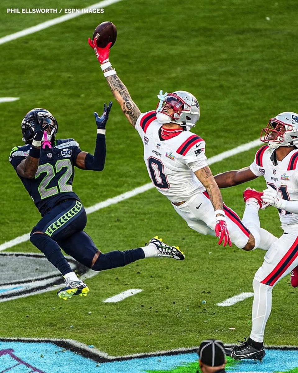 PatsBuzz's tweet photo. Christian Gonzalez was so elite in the Super Bowl. 

Lockdown CB. 🔒 https://t.co/5yLHdj1yGy