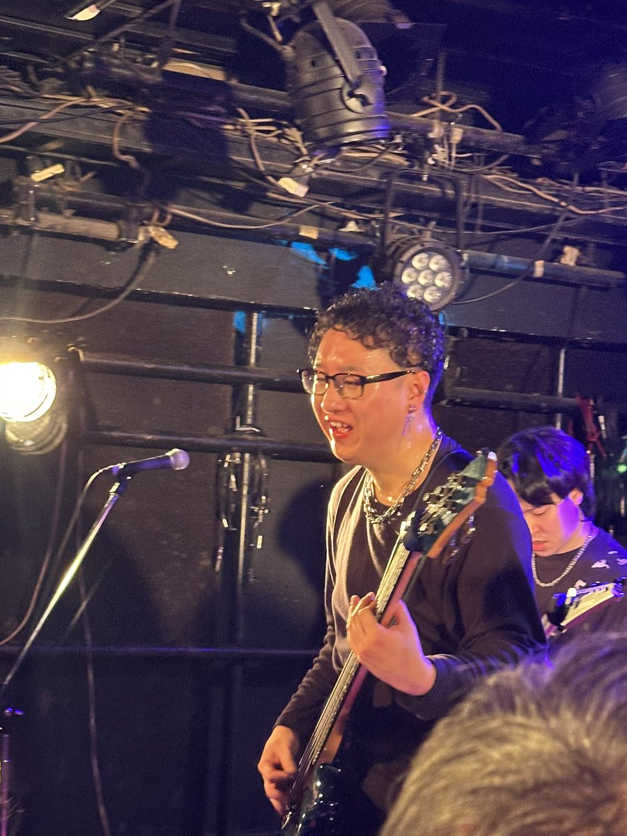 MuvTbDl51nxzoHi's tweet photo. #TheOathOfTheWolves
#BaスHirotomoの４枚
#PredatorsInShadowVol2
#新宿Antiknock
(2026.2.11) 本当に嬉しそうでした。踊るBaシスト撮りたかったけど間に合わず。次回に繰り越しまス！紅が紅が紅が紅が紅が！ https://t.co/s7gub6rG9G