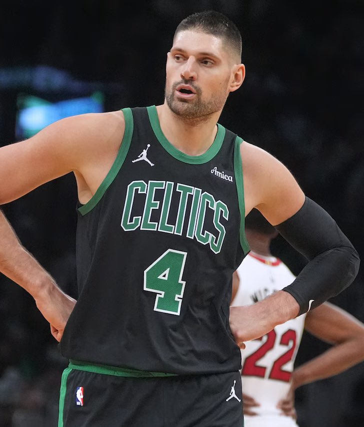 TheHoopCentral's tweet image. Nikola Vucevic tonight:

19 Points
11 Rebounds 
3 Assists 
2 Blocks
1 Steal
7/12 FGM
4/5 3PM
+26 +/-
26 Minutes 

Thriving in Boston. 🔥