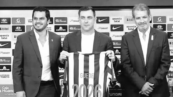 1. Con Guede no vamos a llegar a ningún lado.

2. Ahí está su capitán. El que está en Cajamarca ganaba esta llave caminando.

3. Los 3 de la foto deben estar fuera del club mañana.