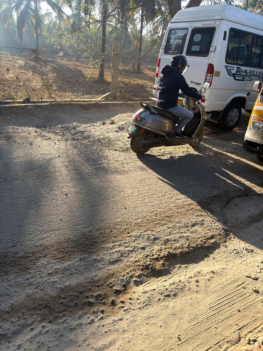 RoopaSrini96705's tweet photo. Reputed schools. Heavy duty trucks. Thousands of children. 
And THIS is the road condition? Craters instead of roads, dust everywhere &amp; zero maintenance.
Who is responsible? Govt closing eyes as usual. Please act before disaster! Sad state of chikkanayakanalli road! https://t.co/eVBwr8qCV8