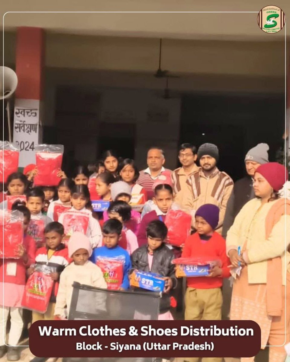 Payal9597's tweet photo. At the time of winters many people can't afford warm clothes to protect themselves. With the inspiration of Saint Gurmeet Ram Rahim Ji volunteers of Dera Sacha Sauda helps needy people's and distribute warm clothes to those people's who can't afford. #WinterCare https://t.co/DktdKZm9ti