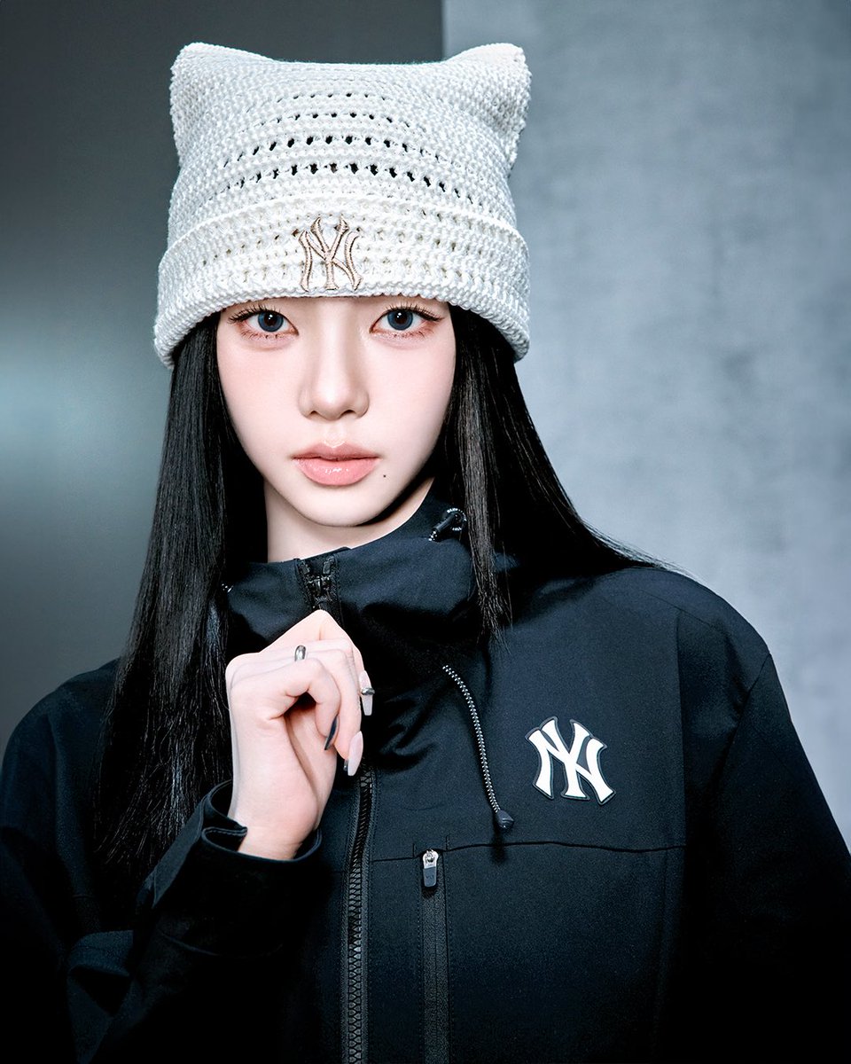 mintmag_th's tweet photo. จัดมาอีกสวย! สาว #KARINA #aespa แบรนด์แอมบาสเดอร์ของ MLB นำเสนอไอเท็มคอลเล็กชั่นใหม่ Spring/Summer 2026 ภายใต้คอนเซ็ปต์ “Move into Spring” ถ่านทอดตัวตนในแบบฉบับของ KARINA และแบรนด์ได้อย่างลงตัว 💚
#MLBThailand #MLBcrewth #MLBSS26 #MLBKARINA
#MLBMeowingBeanie #KARINAWindbreaker
#MLBwithKARINA
#MintNews