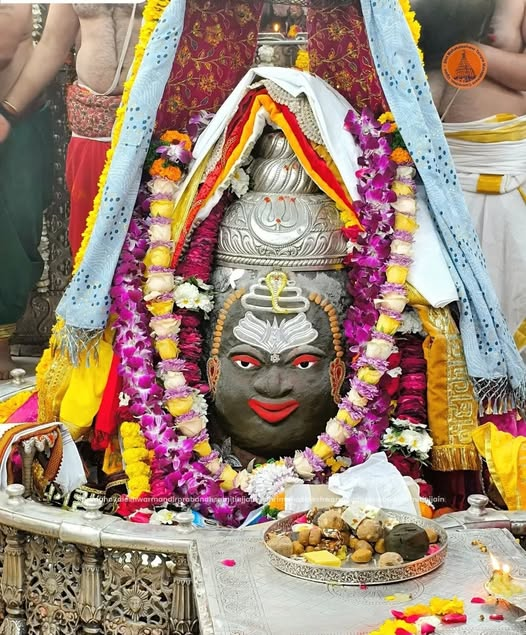 Prem44325040's tweet photo. 🙏🌹*Jai Shree Mahakal*🌹🙏
*श्री महाकालेश्वर ज्योतिर्लिंग का भस्म आरती शृंगार दर्शन*
*12-02-2026 कण-कण में महादेव* https://t.co/pz1yPN9rFK