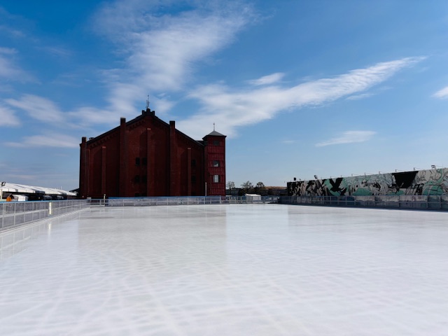 2月12日(木)

本日のアートリンクは13時にオープンします⛸  
横浜赤レンガ倉庫周辺は気持ちの良い冬晴れ！

今期の開催はいよいよ今週末の15日(日) まで！
皆さまのお越しをお待ちしています😆    

#赤レンガ倉庫 
 #スケート #みなとみらい