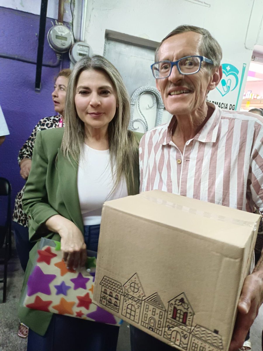 Hoy en la Col. #SanMarcos resolvimos dudas sobre servicios públicos y facilitamos información de trámites municipales y descuentos en predial. 

La mejor forma de servir a Guadalajara es estando presentes en sus colonias. 🏠🙌

#GDLTeCuida💕
