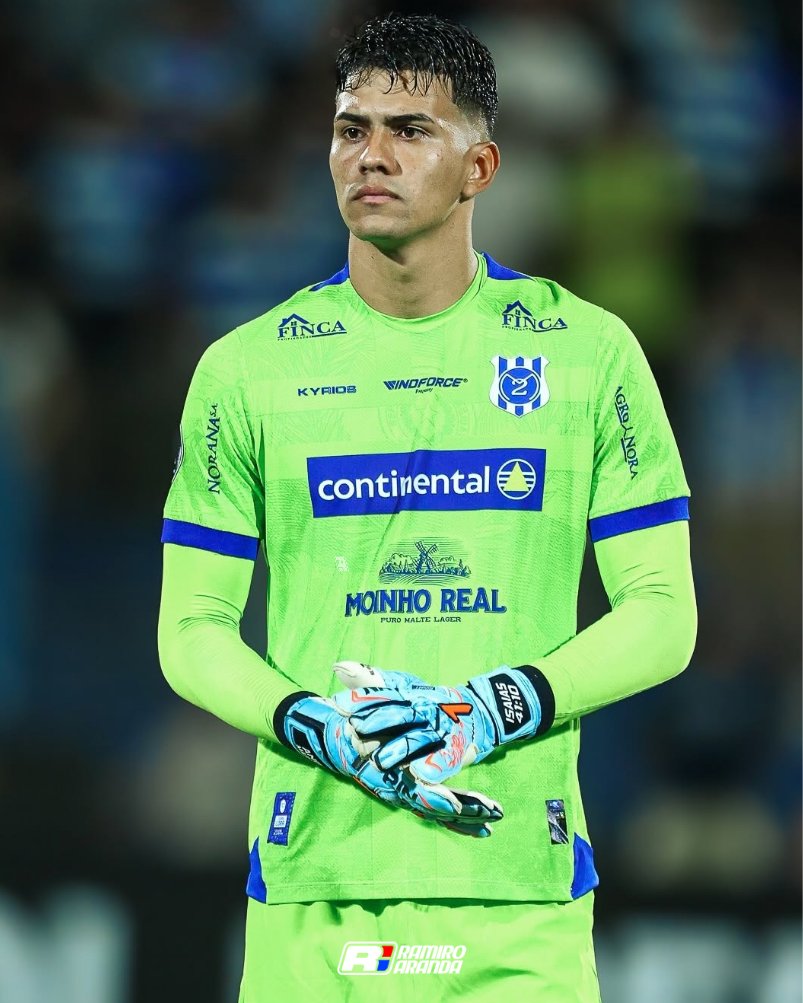Ramirofutbolpy's tweet photo. 🇵🇾🧤 Saluden al portero paraguayo ¡MÁS JOVEN DE LA DÉCADA! en atajar un penal en la #Libertadores. 

🐓🌟 Ángel Martínez, 23 años, canterano del #Olimpia y figura del arco en #2DeMayo.

📊 El arquero norteño lleva ¡CINCO PENALES TAPADOS! de 11 que le han pateado desde su debut.

⁉️¿Opiniones?
-#RamiroArandafutbolpy