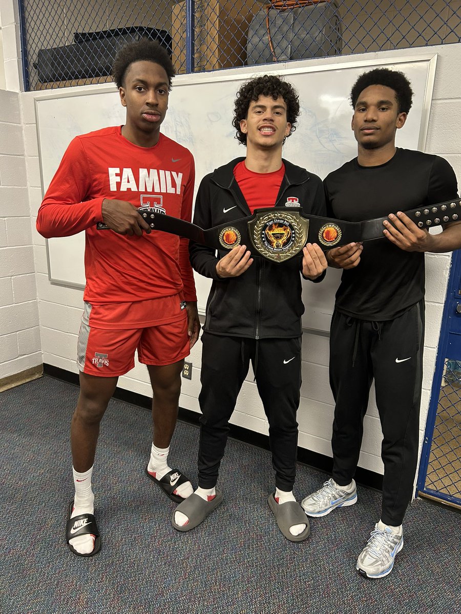 Travis Basketball tweet media