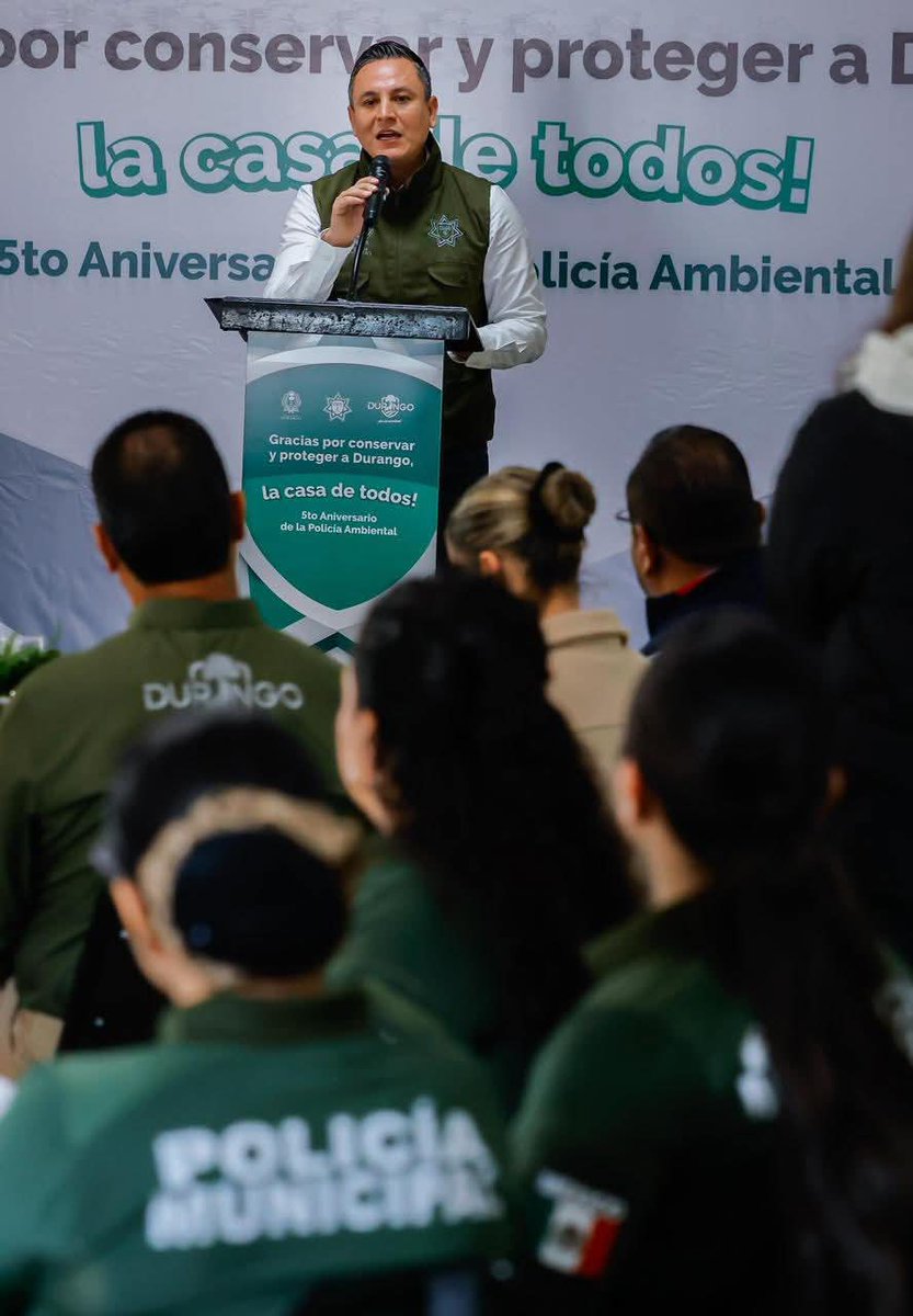 Fue un gusto acompañar a mis compañeros y amigos de <a href="/AmbienteDgo/">Medio Ambiente Mpal.</a> en el 5to aniversario de la Policía Ambiental. 
Esta es una corporación que <a href="/josejoseantonio/">Toño Ochoa</a> ha fortalecido y con la trabajamos en conjunto para tener una casa más chula y ordenada.

#EsteEsElCamino 🐺