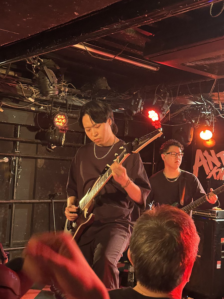 MuvTbDl51nxzoHi's tweet photo. #TheOathOfTheWolves
#Gtター修二の４枚
#PredatorsInShadowVol2
#新宿Antiknock
(2026.2.11) これからも宜しくネ！ツインGtター良かったヨ！ https://t.co/iany9o0ktK