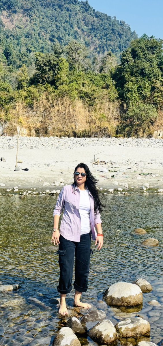 दूसरों के सामने अपने आप को
 बेहतर साबित करने से अच्छा होगा 
कि अपने आप को बेहतर बनाने का प्रयास करो.

     🙏 सुप्रभात ,   राधे राधे 🙏