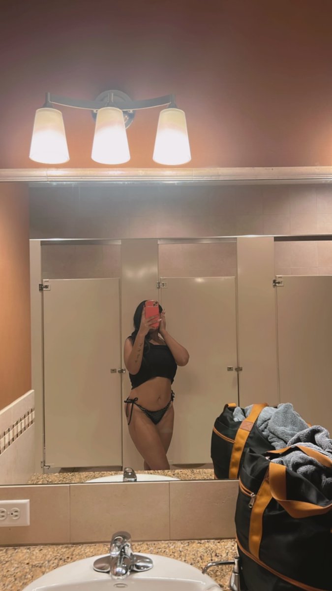 KobeAButler's tweet photo. Wyd tn ? 🫶🏽💦 https://t.co/YUJyErJFGL https://t.co/4JdYz7Q7UC