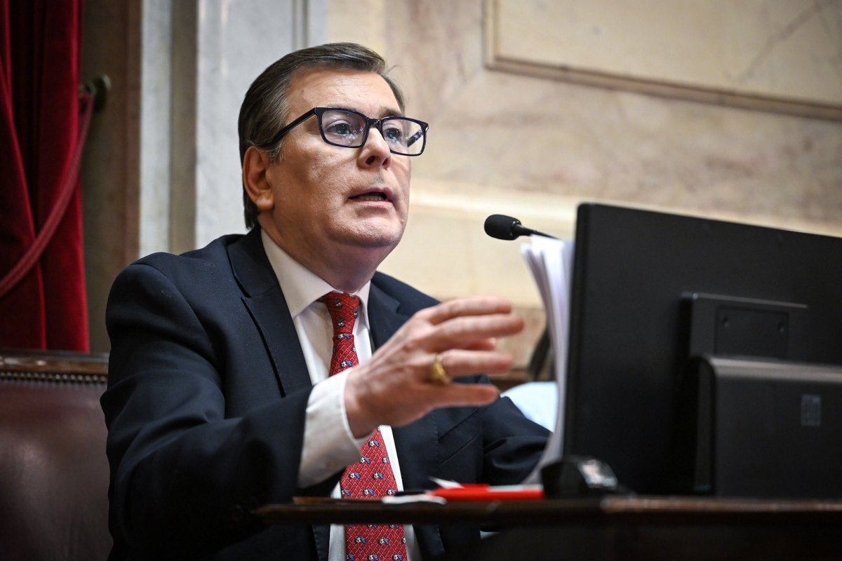 Esta noche fundamente mi voto negativo en el Senado sobre la reforma laboral. 
Si bien comparto  la necesidad de buscar una respuesta integral a la problemática, y es desde esa posición de decidida voluntad de cambio, que expreso esta posición, no lo hago desde una actitud