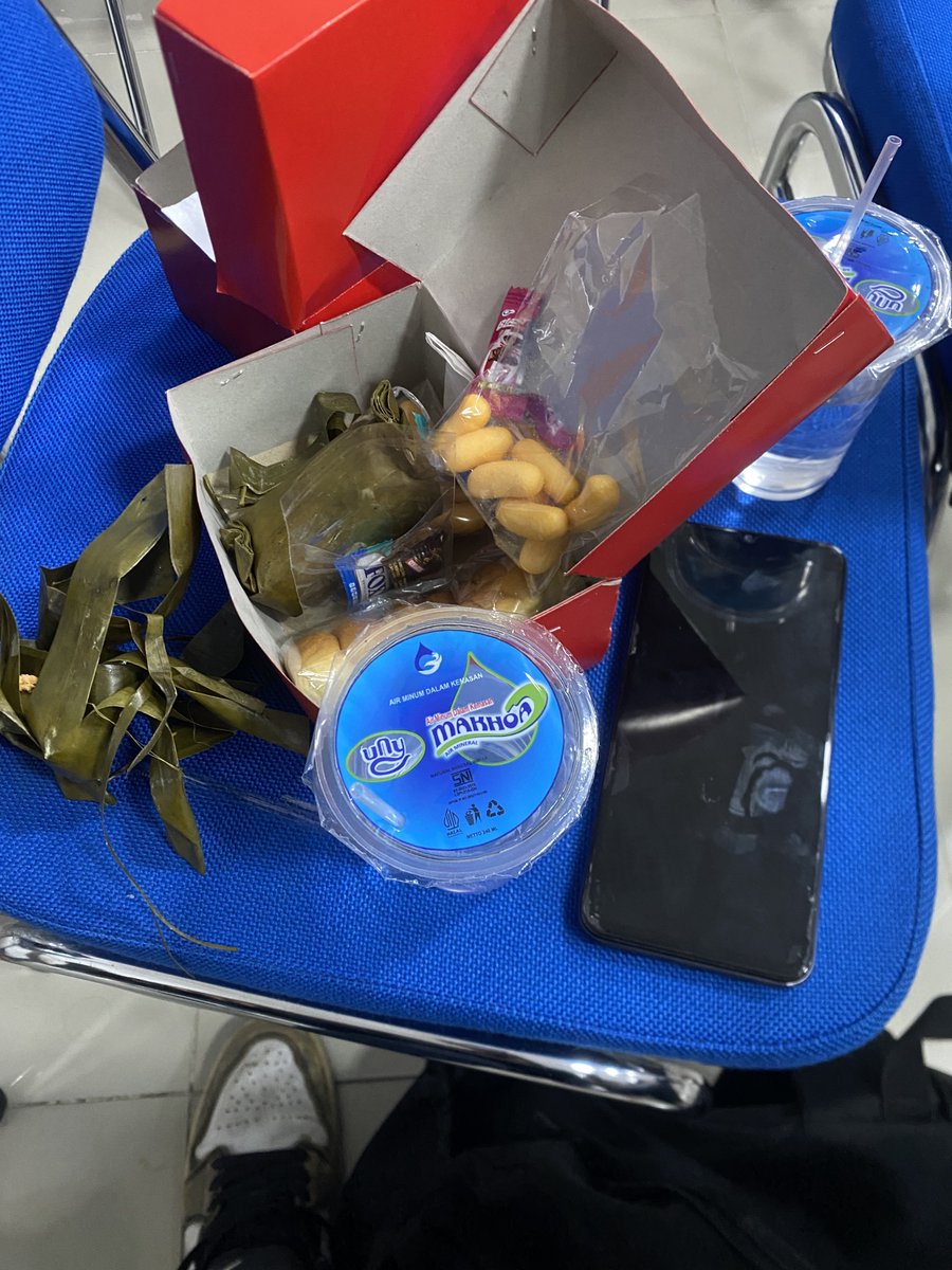retired_goon11's tweet photo. huekk raenak🤮 https://t.co/FBqh9qVIQW