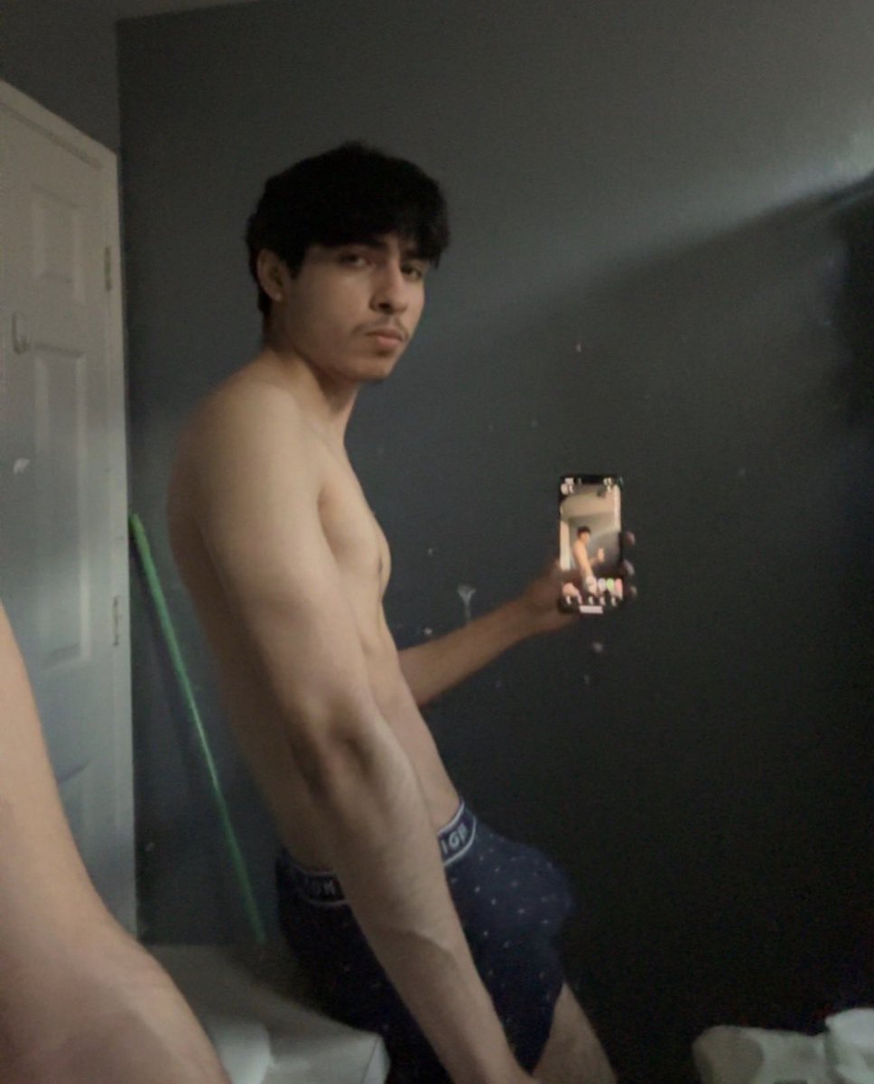 ValentinoDivino's tweet image. Wsg chat