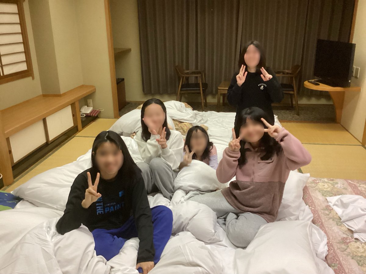 AmicusOkinawa's tweet photo. 6年生修学旅行

6年生の子どもたちは九州で修学旅行中です。1日目はキッザニアでの職業体験。そして太宰府天満宮では学業成就を祈願してきました。
夕食を美味しく食べ、皆楽しんでいます！

#沖縄 ＃アミークス ＃インターナショナルスクール ＃イマージョン教育 https://t.co/eelrn69tdN