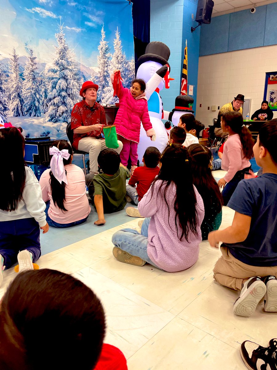 BGES3rdGrade's tweet photo. If someone asked what joy looks like…🥰 Cafè Cultura is one of my favorite events at @BelleGroveAACPS thanks to @BGESOL ..and it was extra magical today! 🪄 💕🐾💌💙 #belonggrowsucceed @AACountySchools https://t.co/1obJ6gZm2q