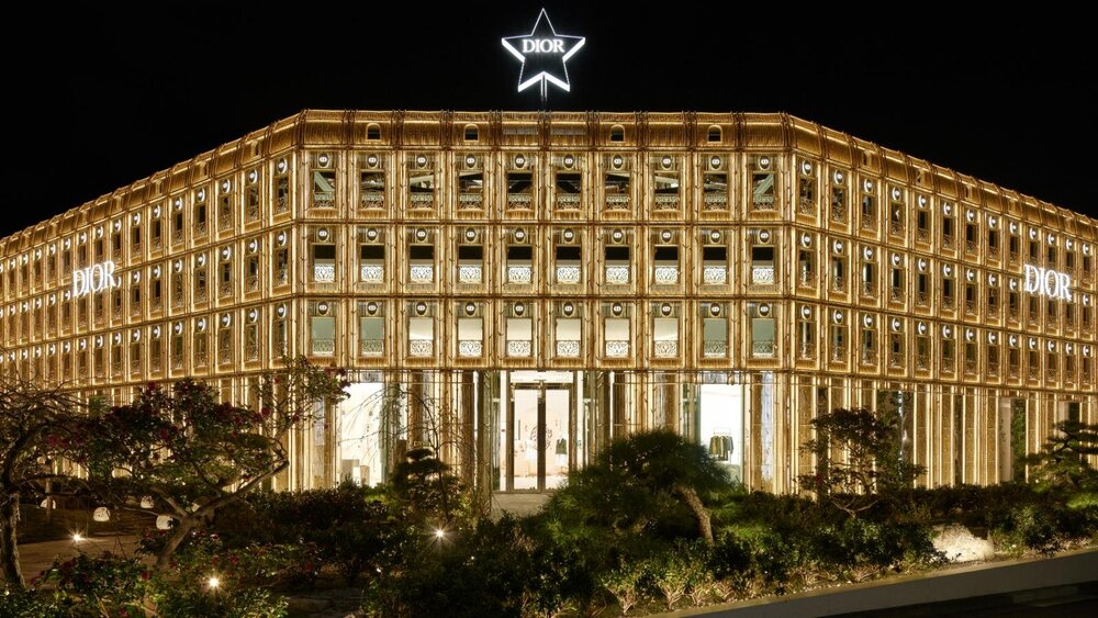 fashionpressnet's tweet image. 【館内公開】「ディオール バンブー パビリオン」カフェ併設コンセプトストアが代官山に、本日オープン！

“黄金の竹”が彩る庭園付き建築、カフェや限定アイテムの情報も - fashion-press.net/news/142045