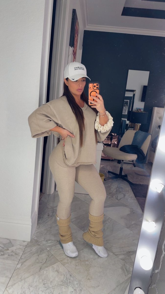 mandysacs's tweet photo. Casual Mandy ✨ https://t.co/jfATiQpkOO