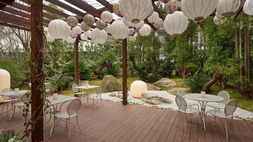 fashionpressnet's tweet image. 【館内公開】「ディオール バンブー パビリオン」カフェ併設コンセプトストアが代官山に、本日オープン！

“黄金の竹”が彩る庭園付き建築、カフェや限定アイテムの情報も - fashion-press.net/news/142045