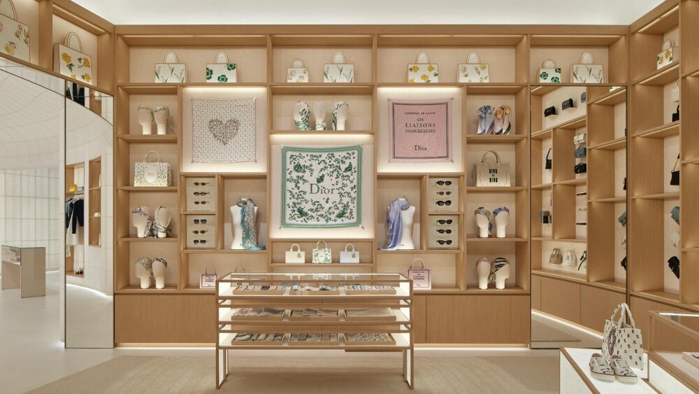 fashionpressnet's tweet image. 【館内公開】「ディオール バンブー パビリオン」カフェ併設コンセプトストアが代官山に、本日オープン！

“黄金の竹”が彩る庭園付き建築、カフェや限定アイテムの情報も - fashion-press.net/news/142045