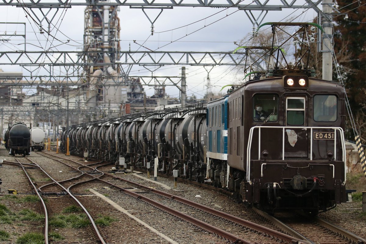 2026.02.11
3714レ　(セメント)
ED451+ED454

東藤原~伊勢治田にて

普段近場の保々で済ませることばかりなので久しぶりに東藤原まで行きました😅笑
フォロワーさんと喋っていたら待ち時間あっという間でした🙆‍♂️(寒かったけど🥶）